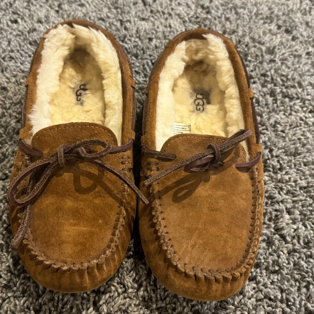 EUC practically brand new Ugh Dakota Slippers size 6 - Picture 8 of 13
